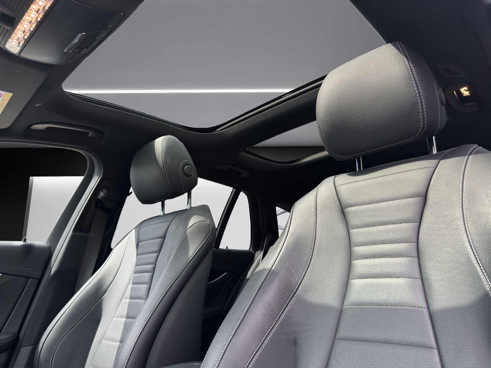 MERCEDES-BENZ E 300 de T 4M AMG Line-image-13