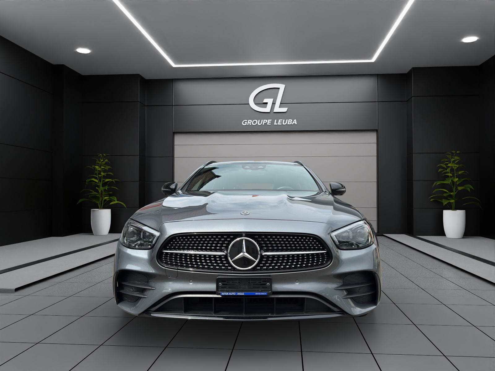 MERCEDES-BENZ E 300 de T 4M AMG Line-showroom-element-1