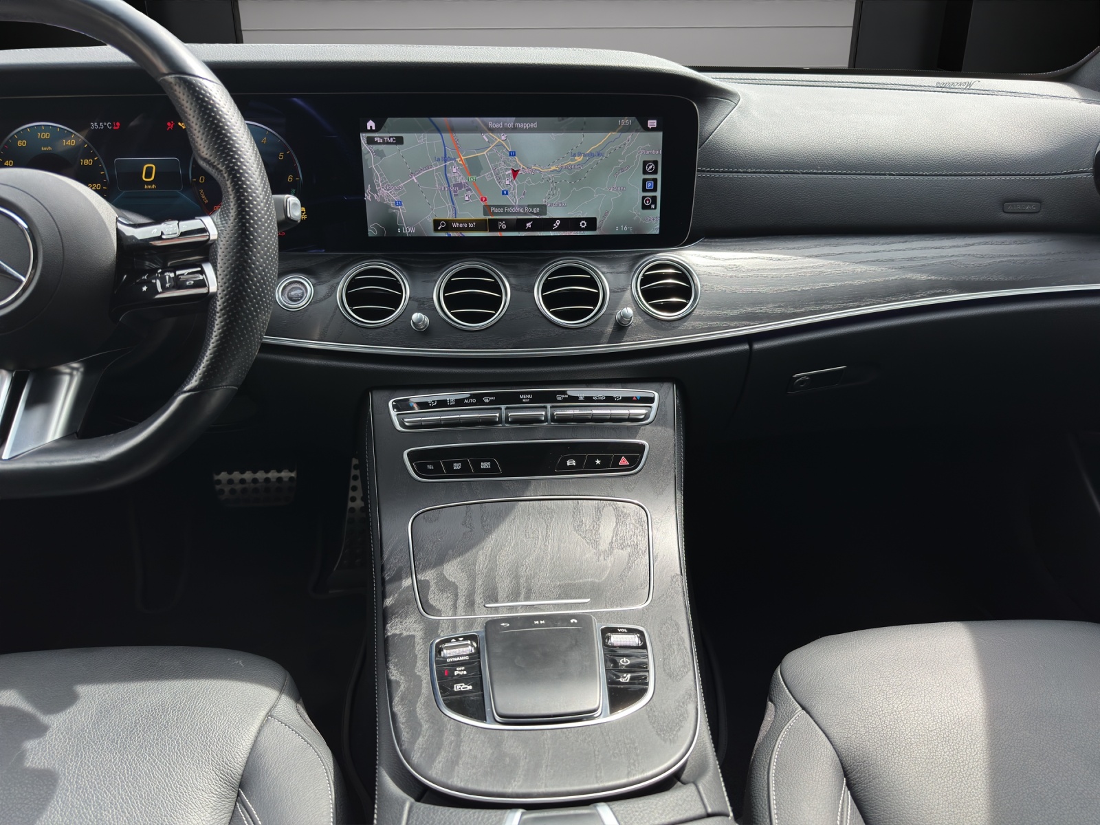 MERCEDES-BENZ E 300 de T 4M AMG Line-image-8