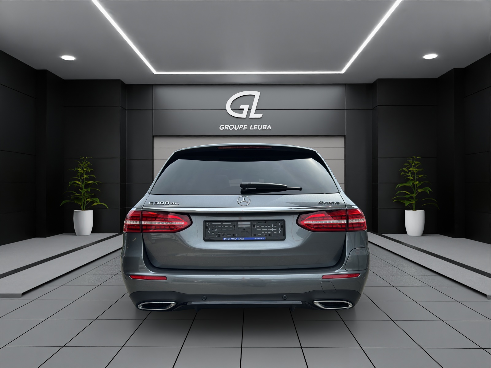 MERCEDES-BENZ E 300 de T 4M AMG Line-image-4
