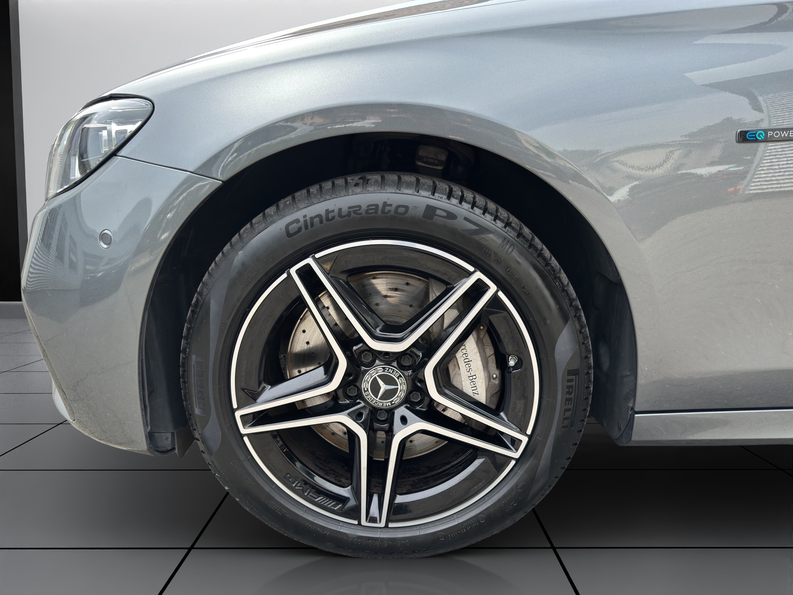 MERCEDES-BENZ E 300 de T 4M AMG Line-image-5