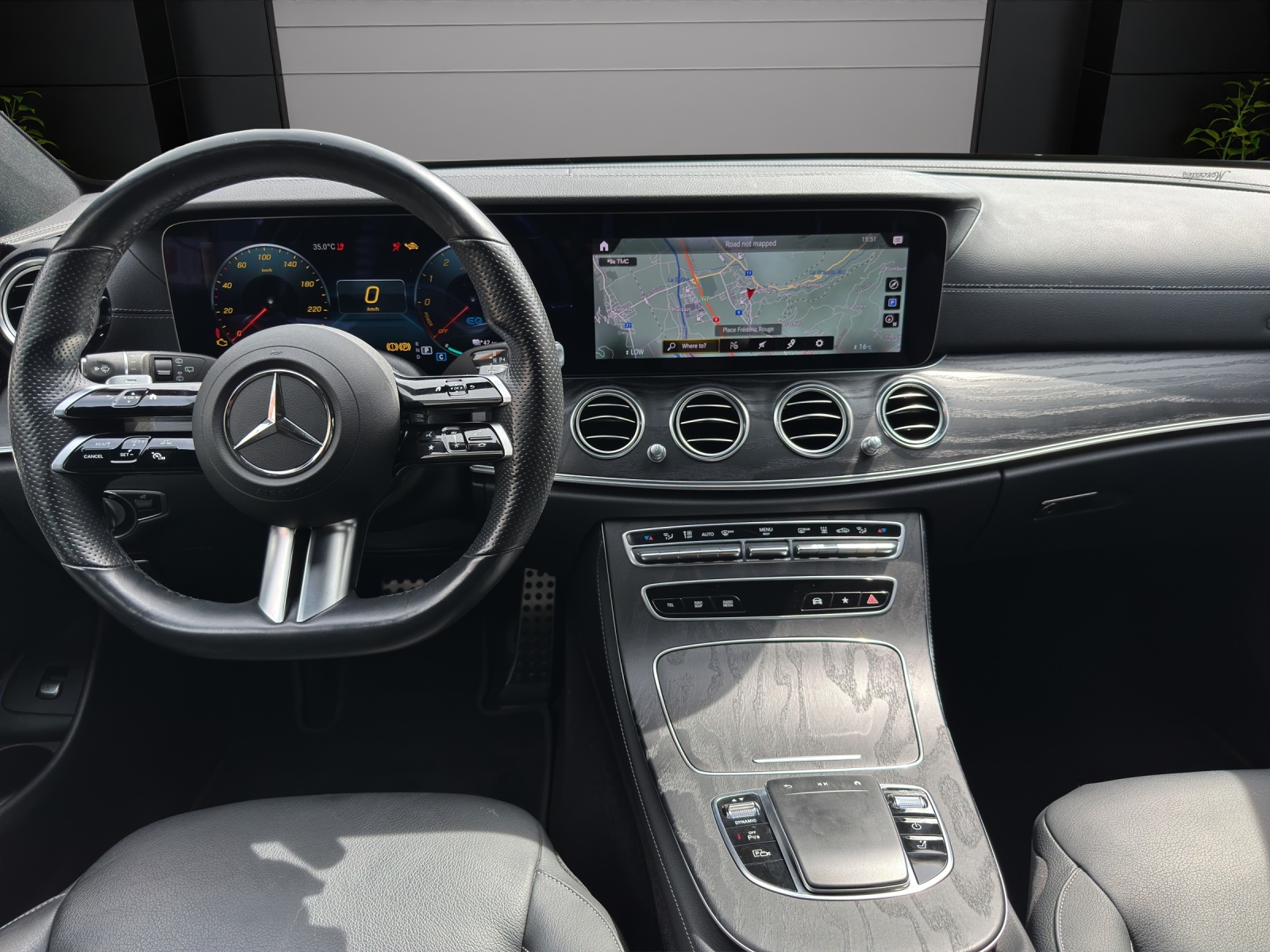 MERCEDES-BENZ E 300 de T 4M AMG Line-image-7