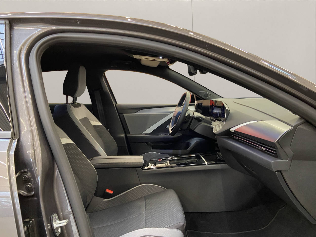 OPEL Astra 1.2 T Hybrid Edition-image-10