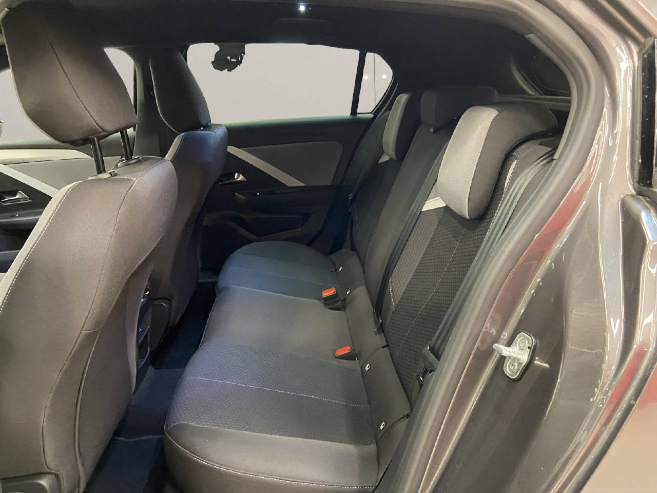 OPEL Astra 1.2 T Hybrid Edition-image-11