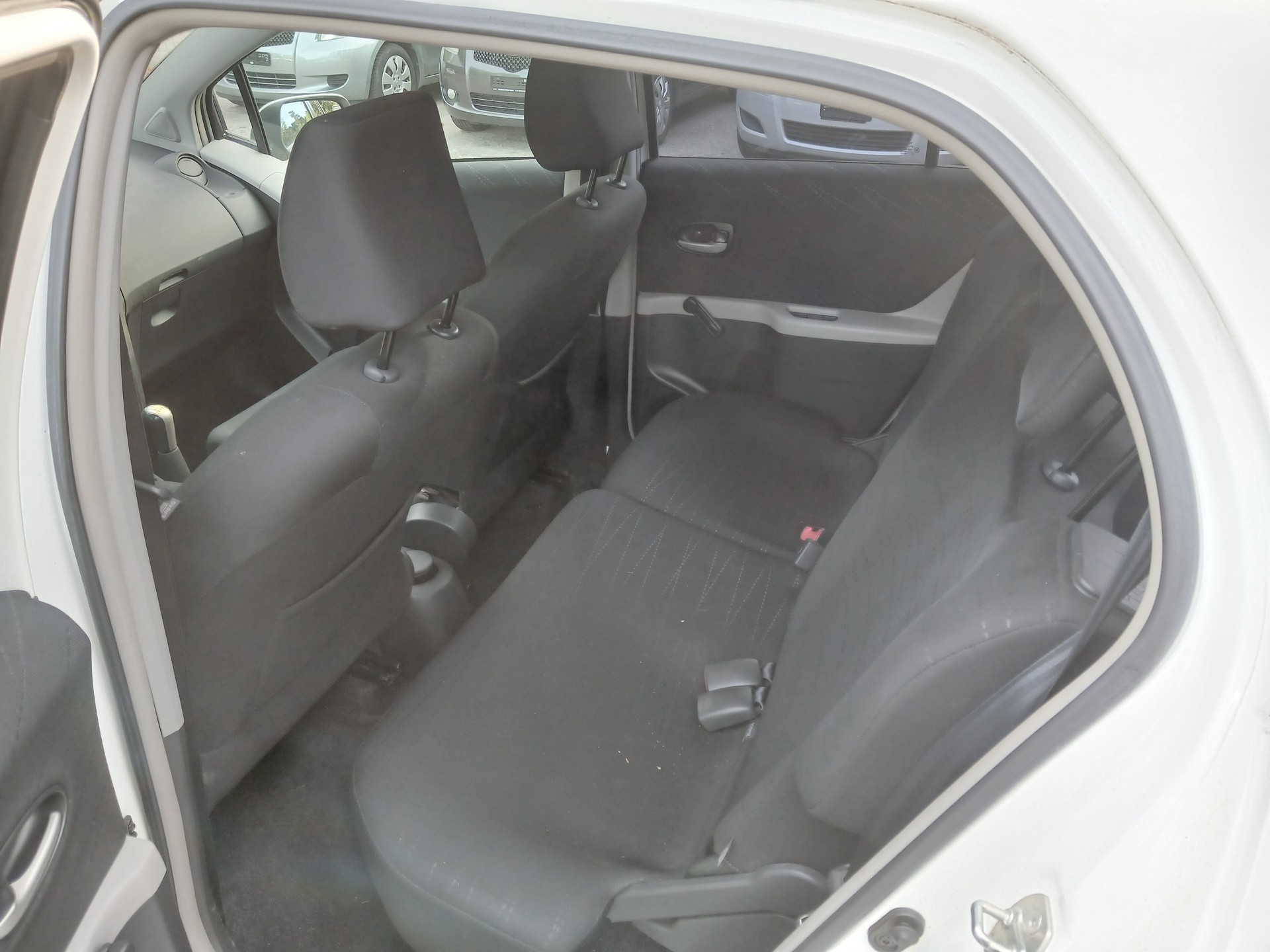 TOYOTA Yaris 1.3 Linea Luna-image-9