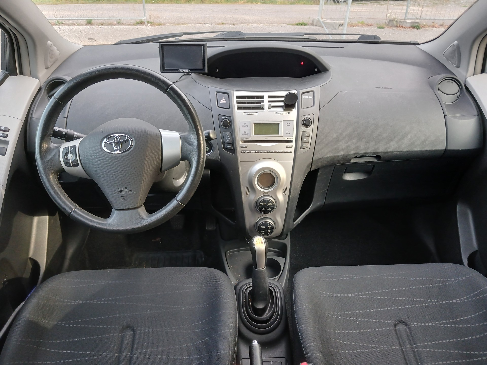 TOYOTA Yaris 1.3 Linea Luna-image-8