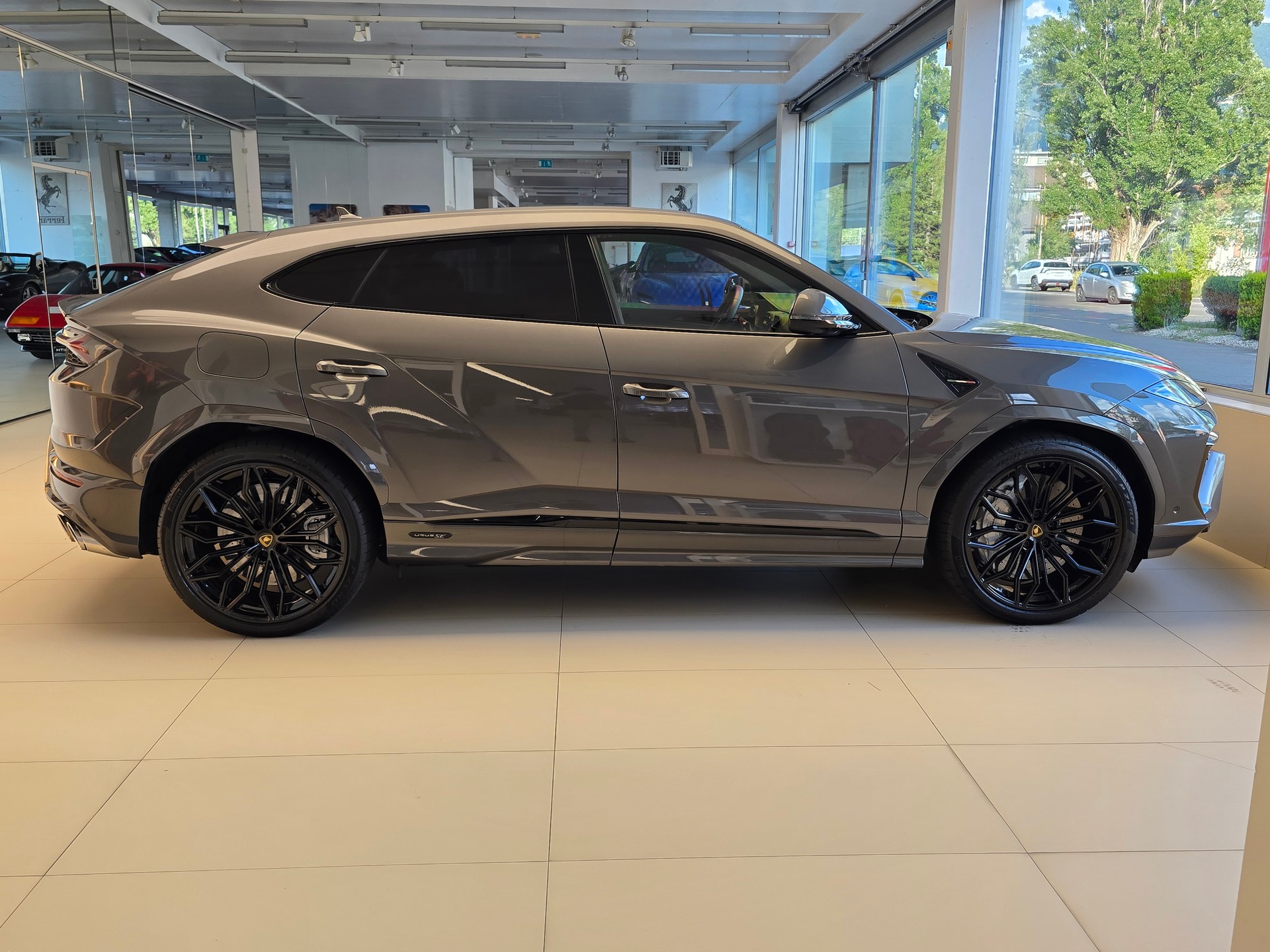 LAMBORGHINI Urus SE-image-3