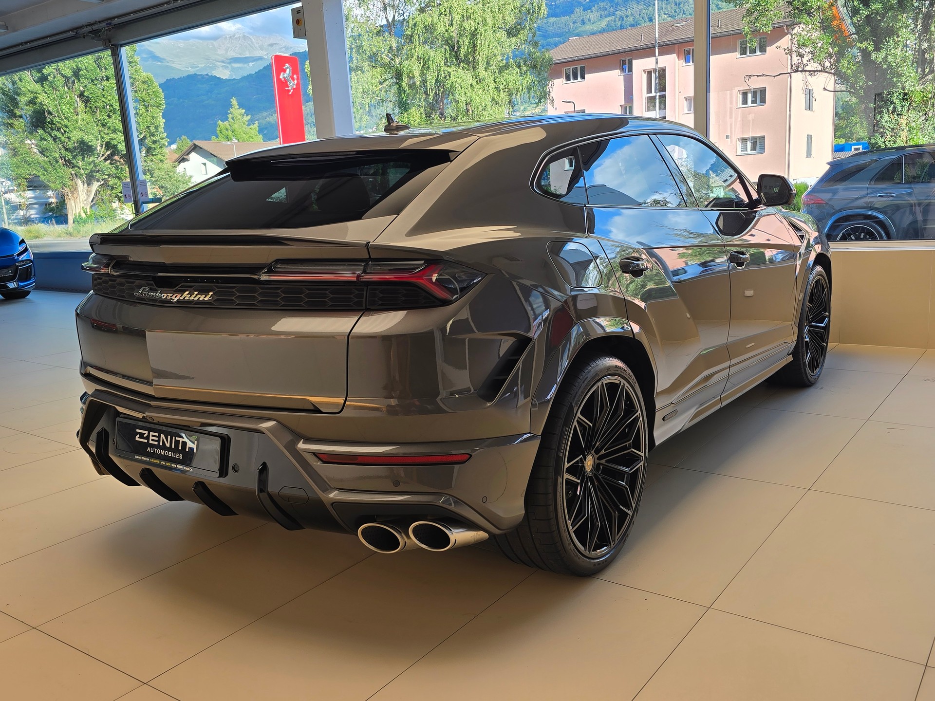 LAMBORGHINI Urus SE-image-4