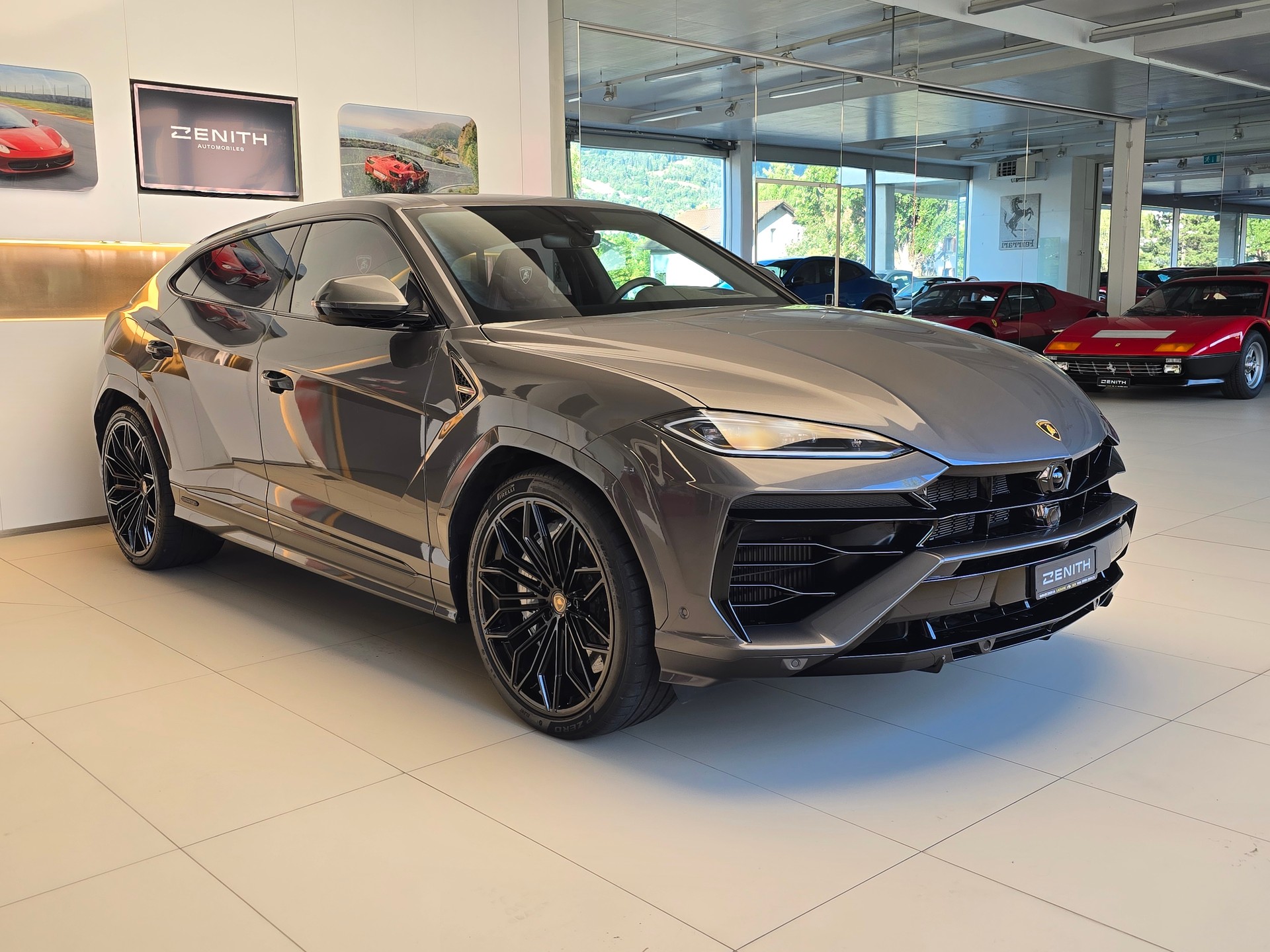 LAMBORGHINI Urus SE-image-2