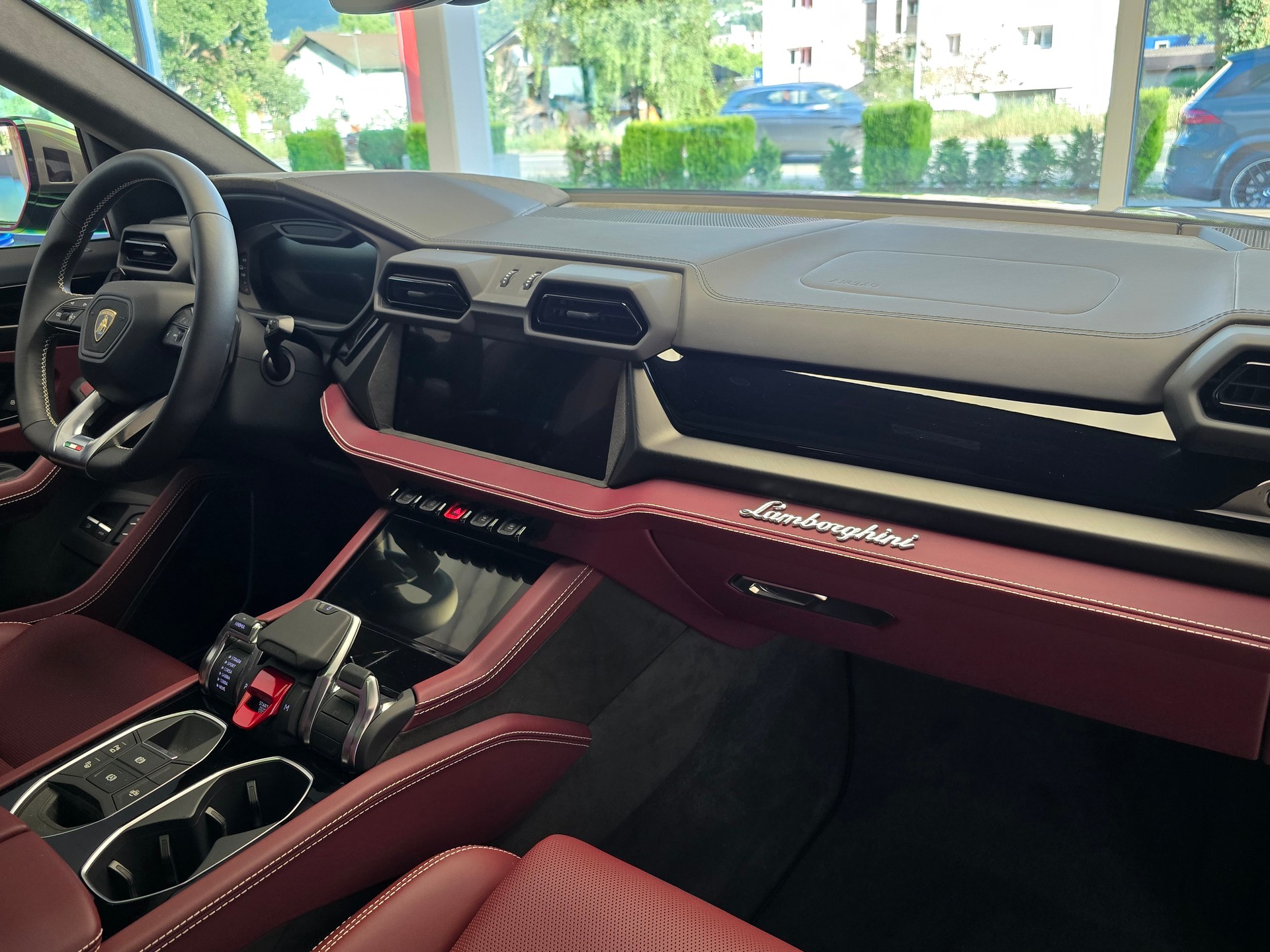 LAMBORGHINI Urus SE-image-13