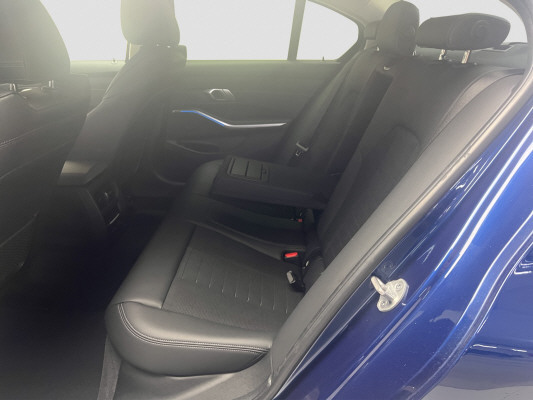 BMW 330e Sport Line-image-8