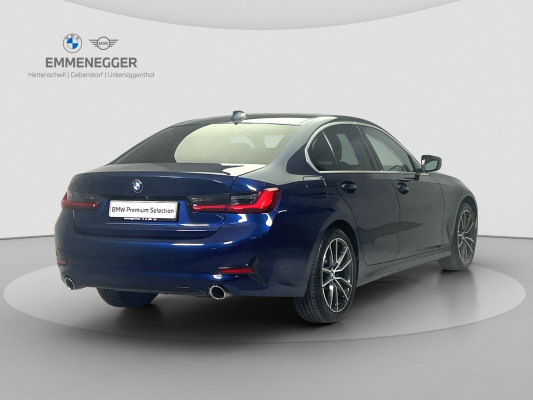 BMW 330e Sport Line-image-3