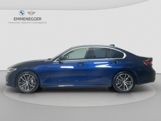 BMW 330e Sport Line-image-1
