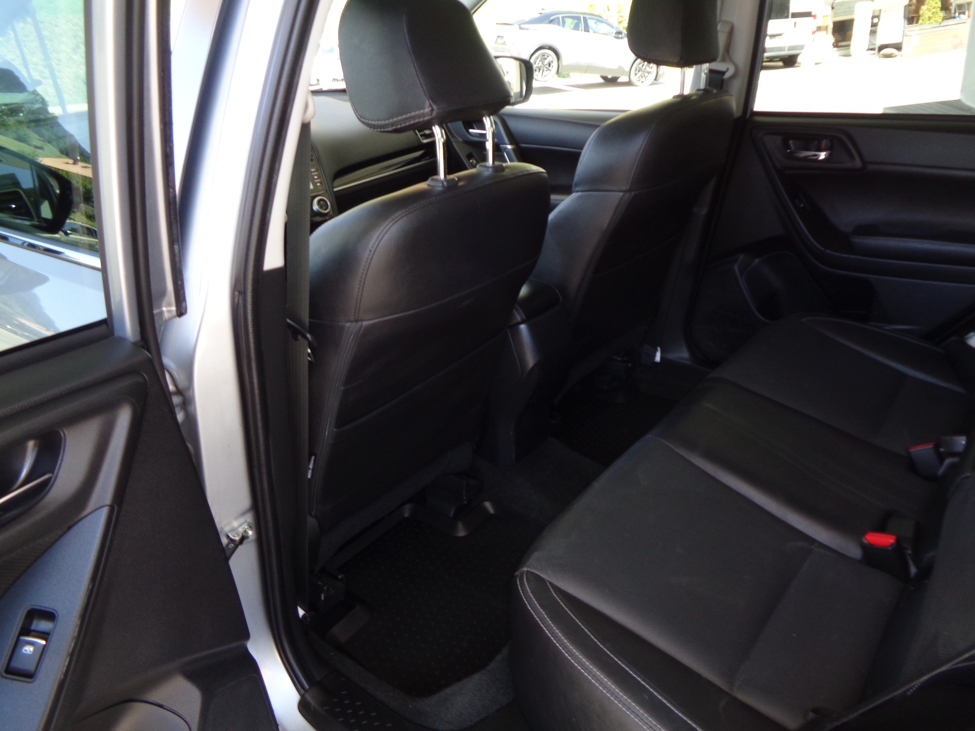SUBARU Forester 2.0i Executive Lineartronic-image-9