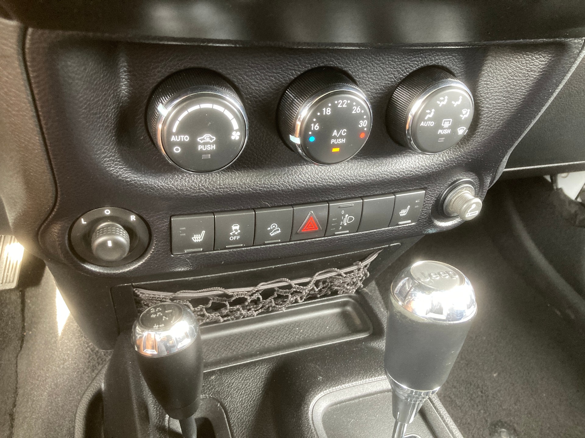 JEEP Wrangler 2.8CRD Unlimited Sport Automatic softtop-image-9