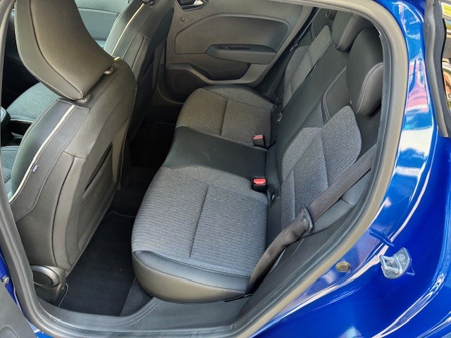 MITSUBISHI COLT 1.6 HEV Instyle-image-11