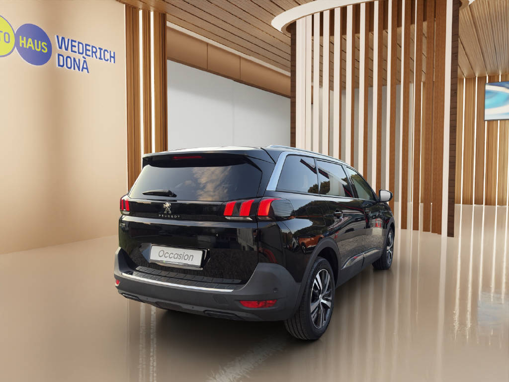 PEUGEOT 5008 1.6 PureTech Allure-image-4