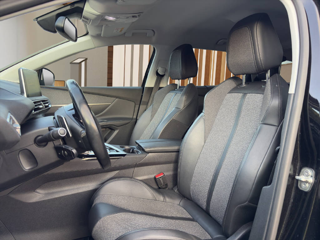 PEUGEOT 5008 1.6 PureTech Allure-image-8