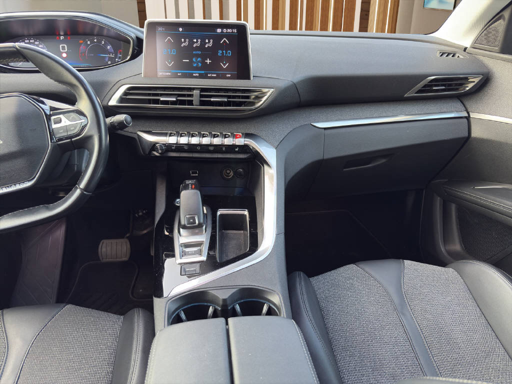 PEUGEOT 5008 1.6 PureTech Allure-image-11