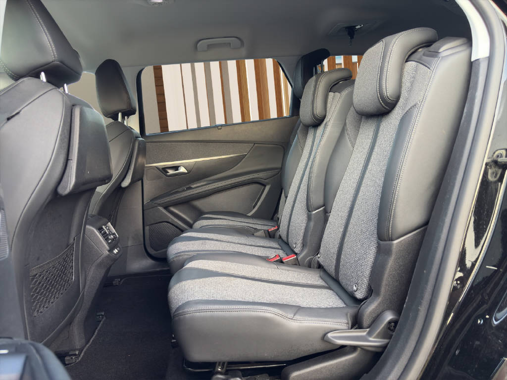PEUGEOT 5008 1.6 PureTech Allure-image-12
