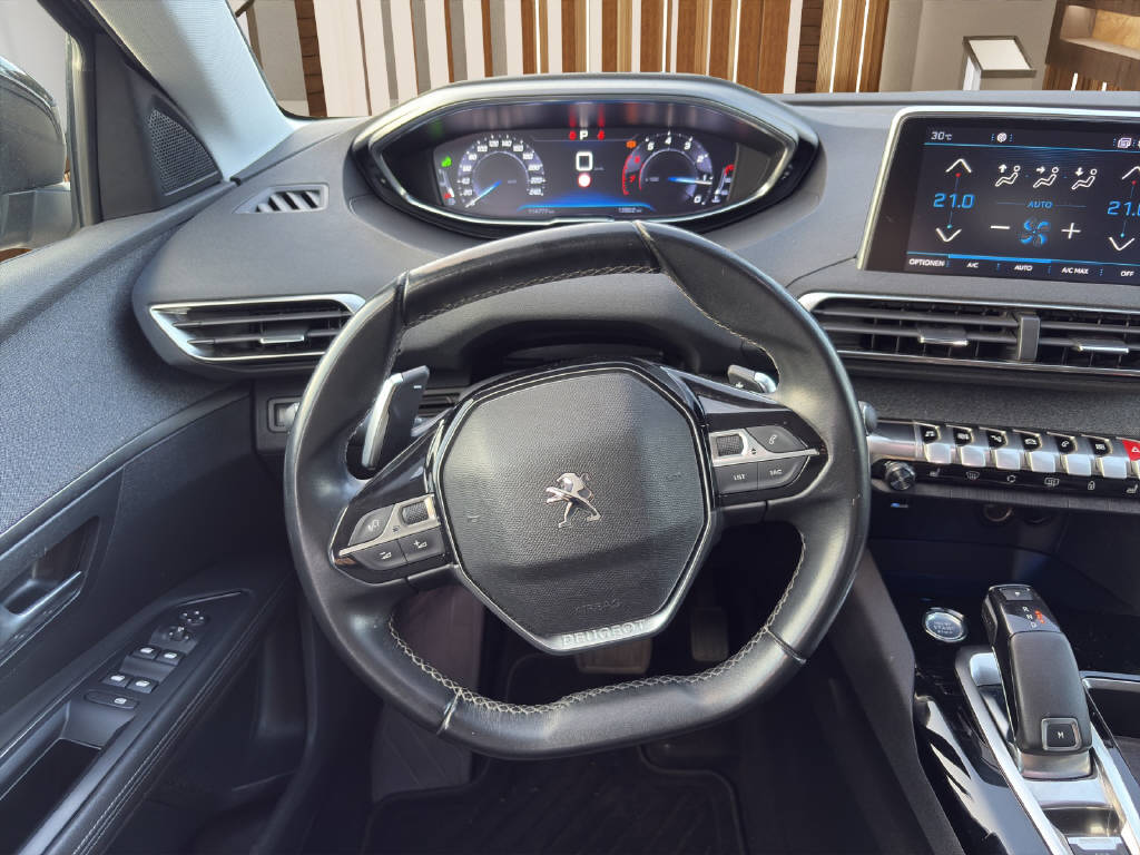 PEUGEOT 5008 1.6 PureTech Allure-image-10