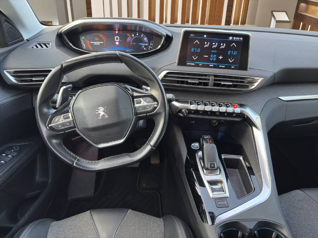 PEUGEOT 5008 1.6 PureTech Allure-image-9