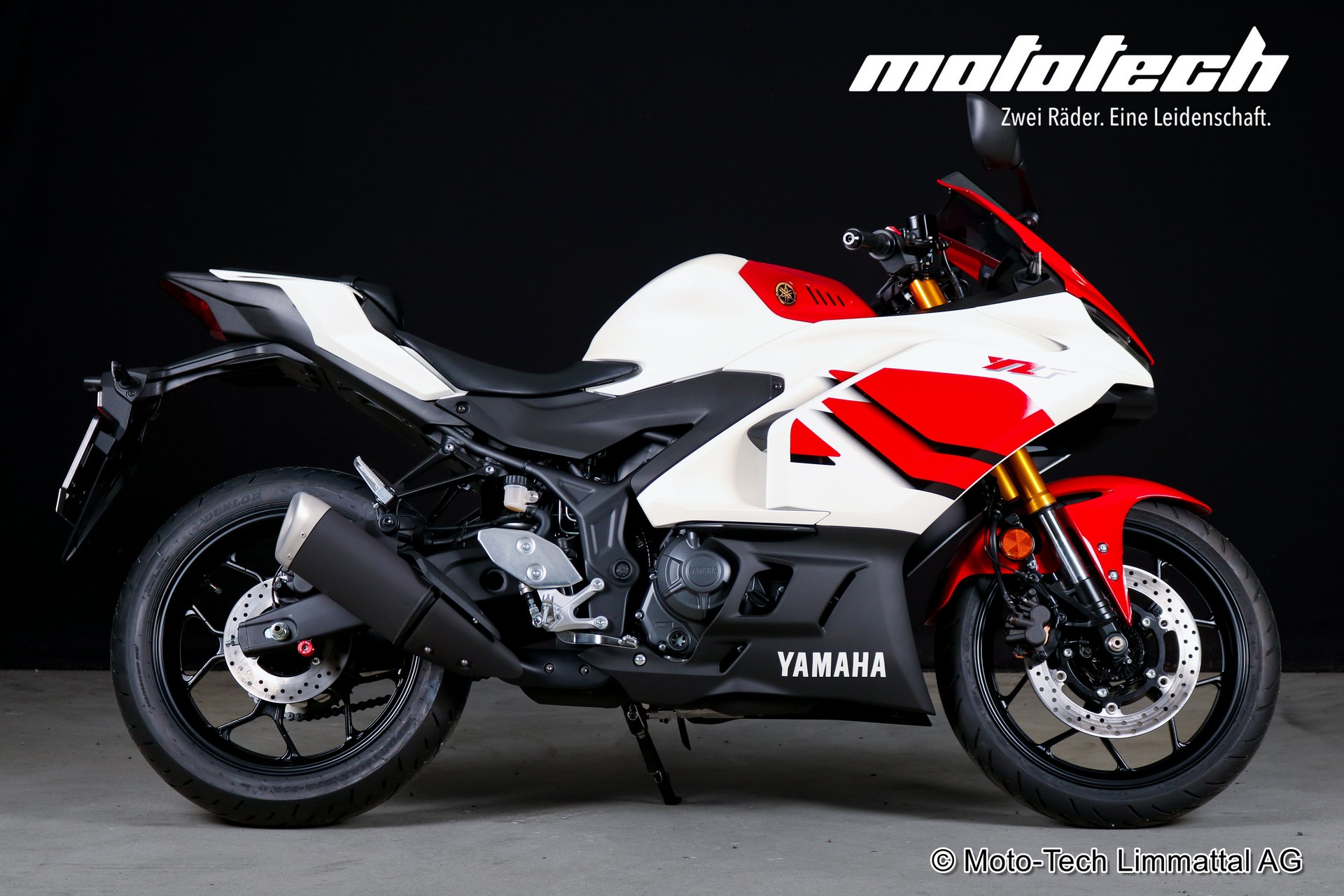 YAMAHA YZF-R3 70th Anniversary-showroom-element-1