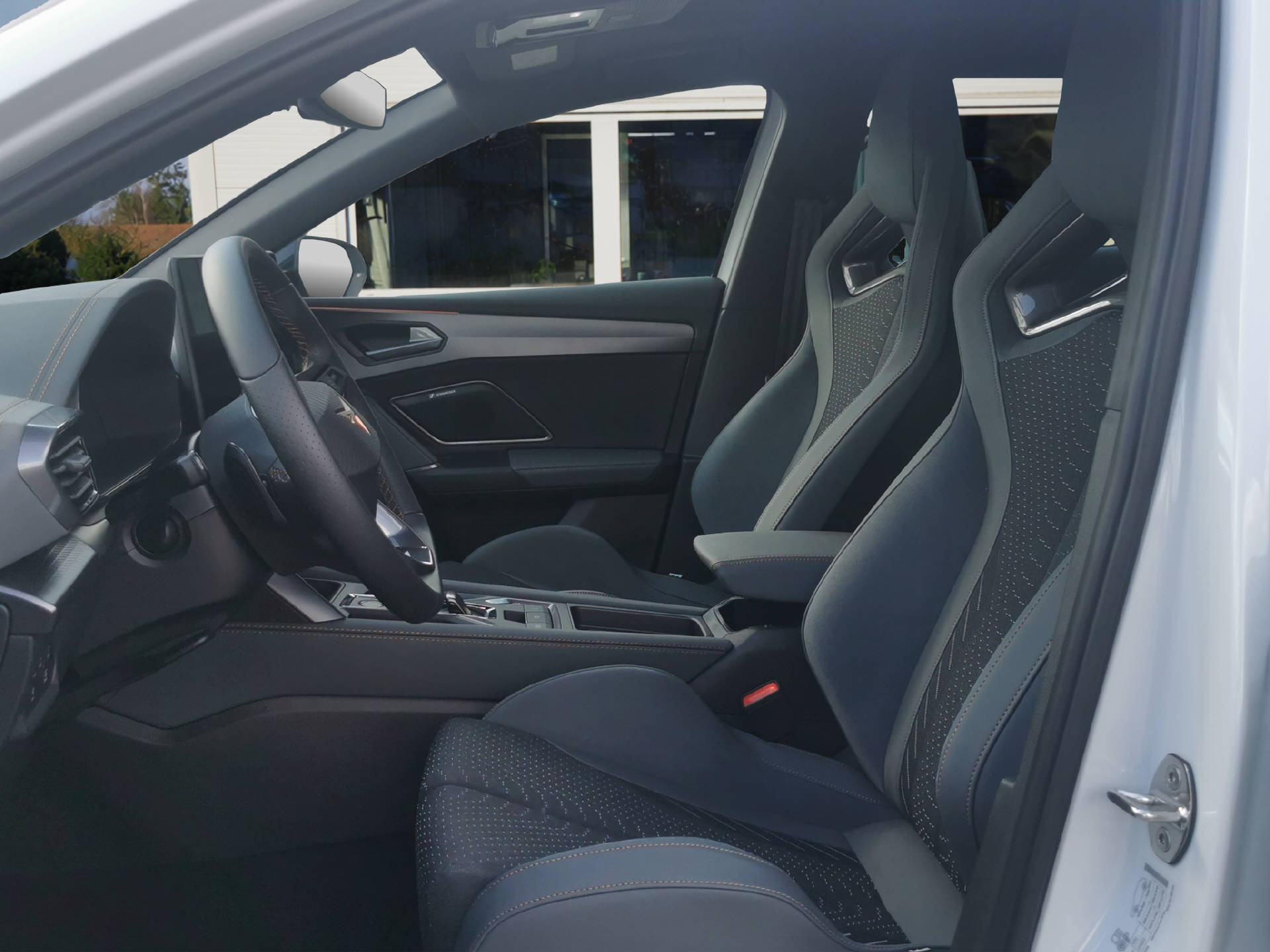 CUPRA Leon ST 2.0 TSI 333 VZ 4Drive DSG-image-1