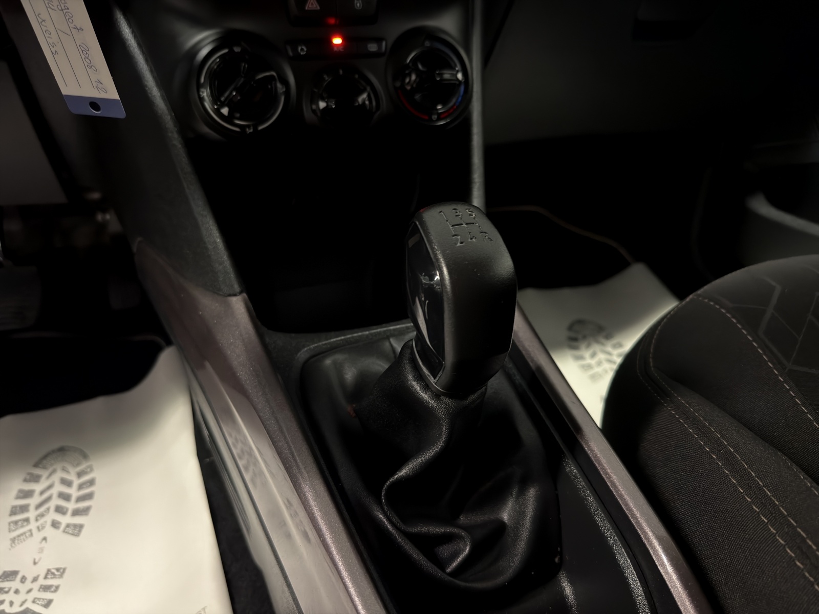 PEUGEOT 2008 1.2 VTI Active-image-10
