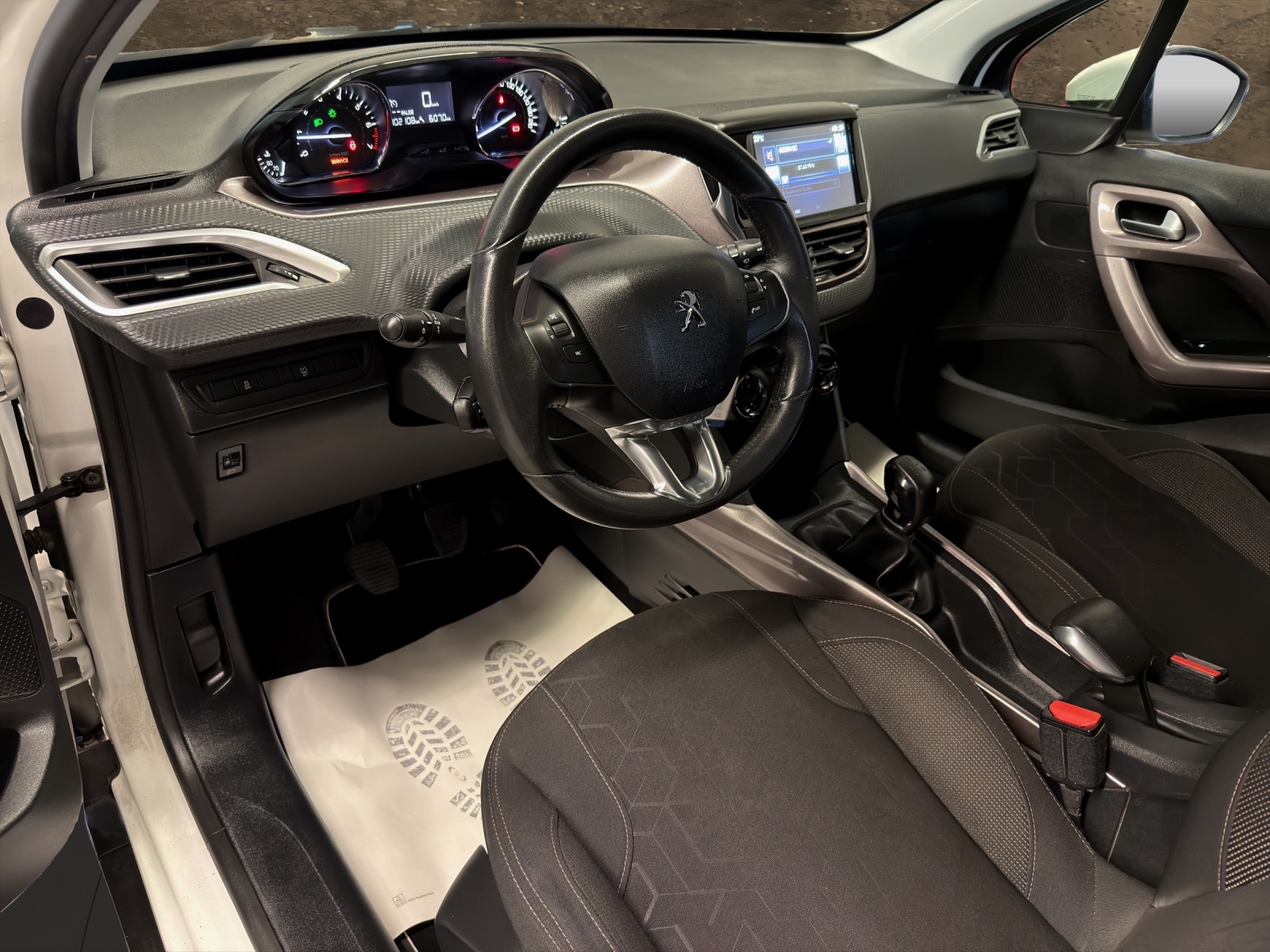 PEUGEOT 2008 1.2 VTI Active-image-7