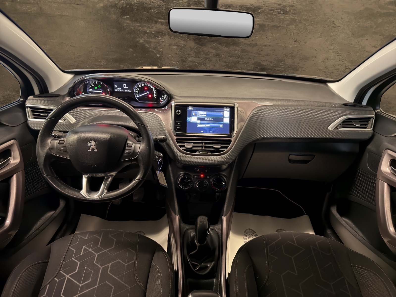 PEUGEOT 2008 1.2 VTI Active-image-3