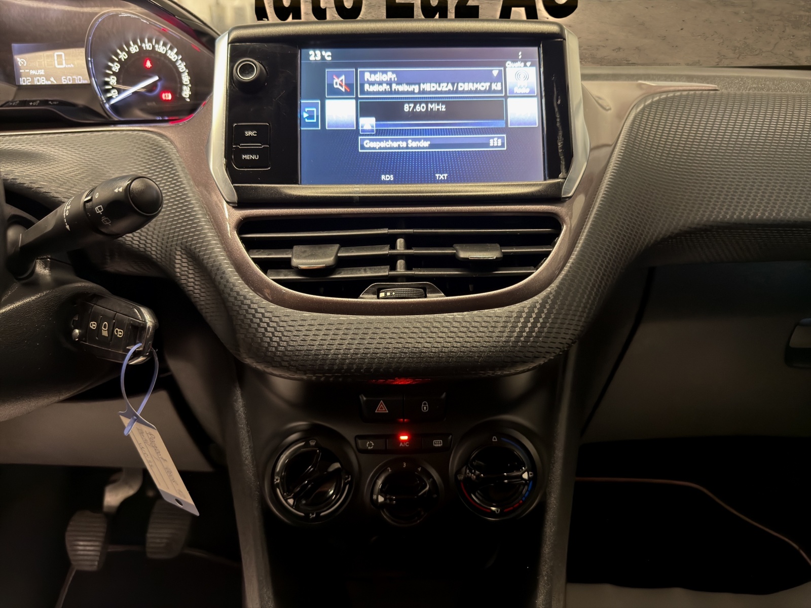 PEUGEOT 2008 1.2 VTI Active-image-9