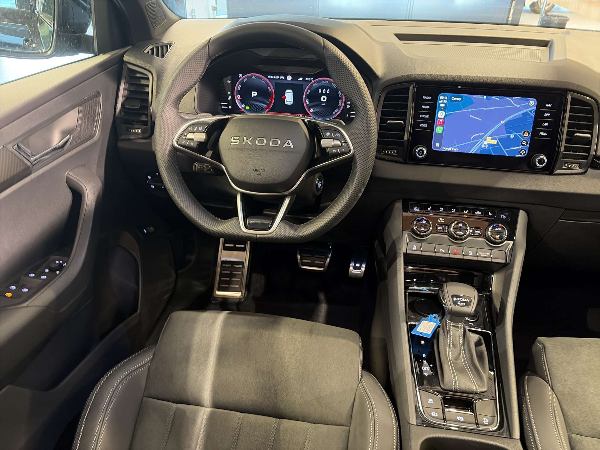 SKODA Karoq 2.0 TSi SportLine 4x4 DSG-Automat-image-4