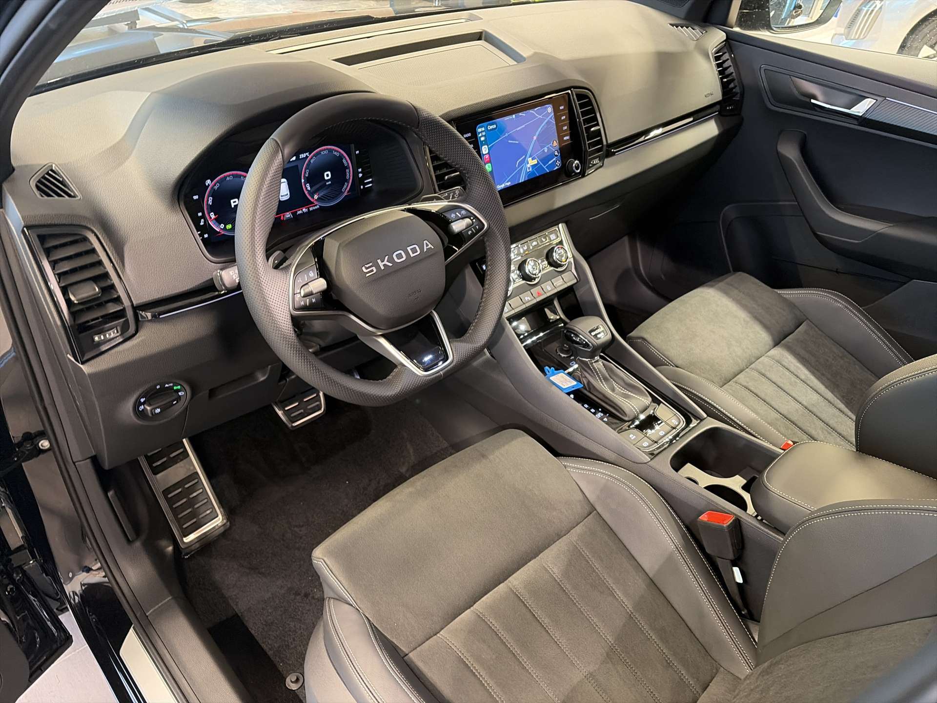 SKODA Karoq 2.0 TSi SportLine 4x4 DSG-Automat-image-5
