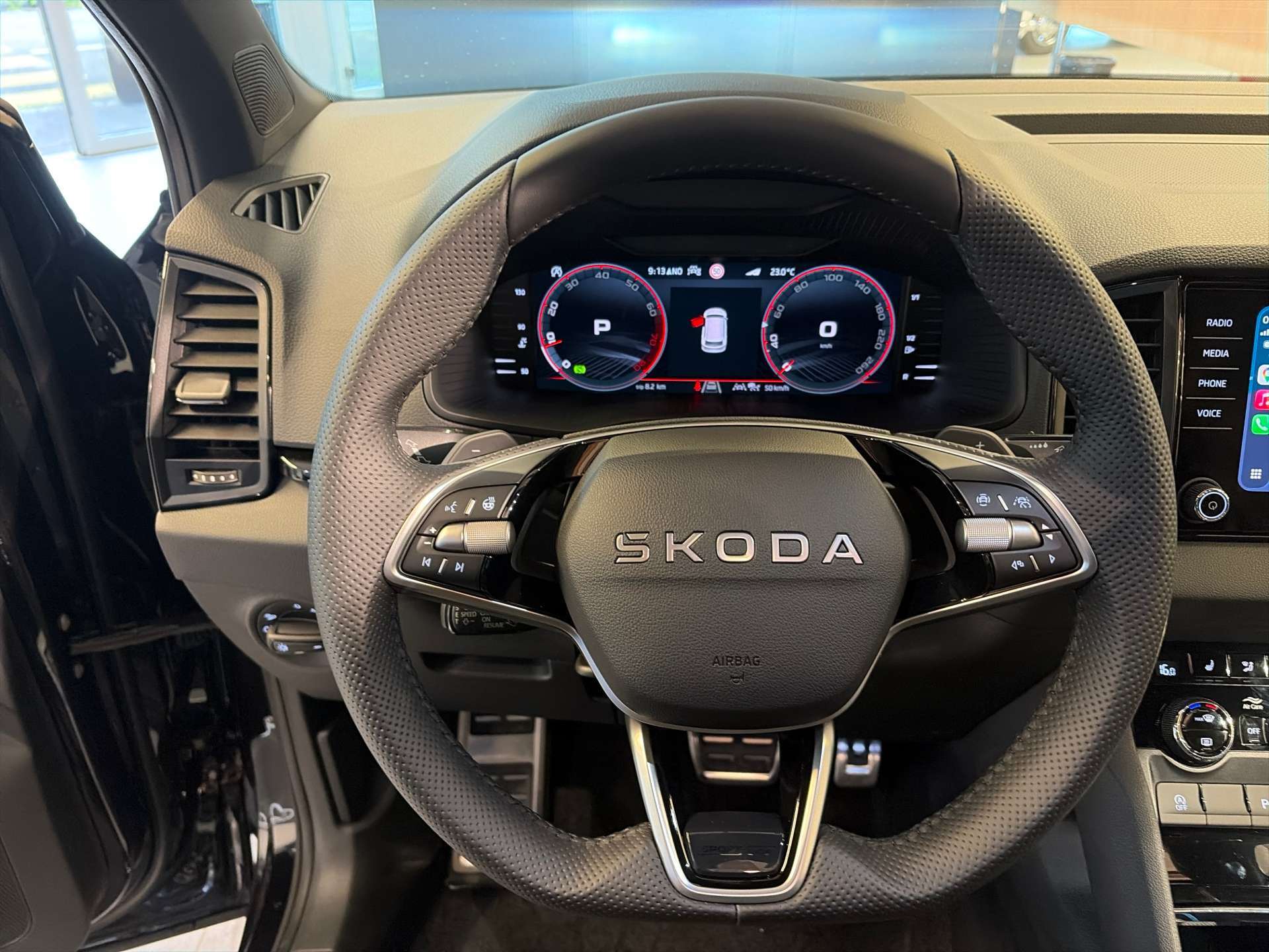 SKODA Karoq 2.0 TSi SportLine 4x4 DSG-Automat-image-15