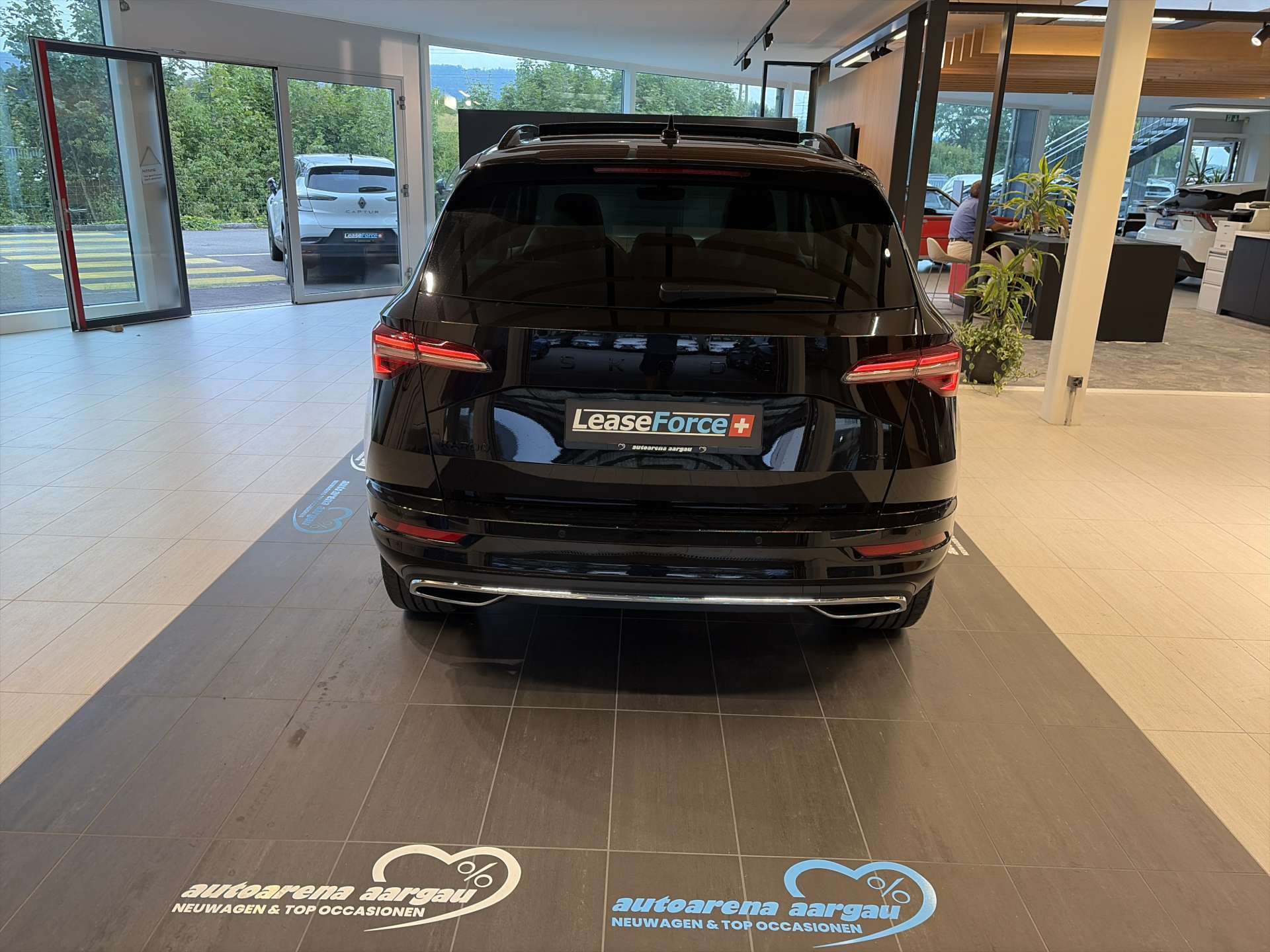 SKODA Karoq 2.0 TSi SportLine 4x4 DSG-Automat-image-12