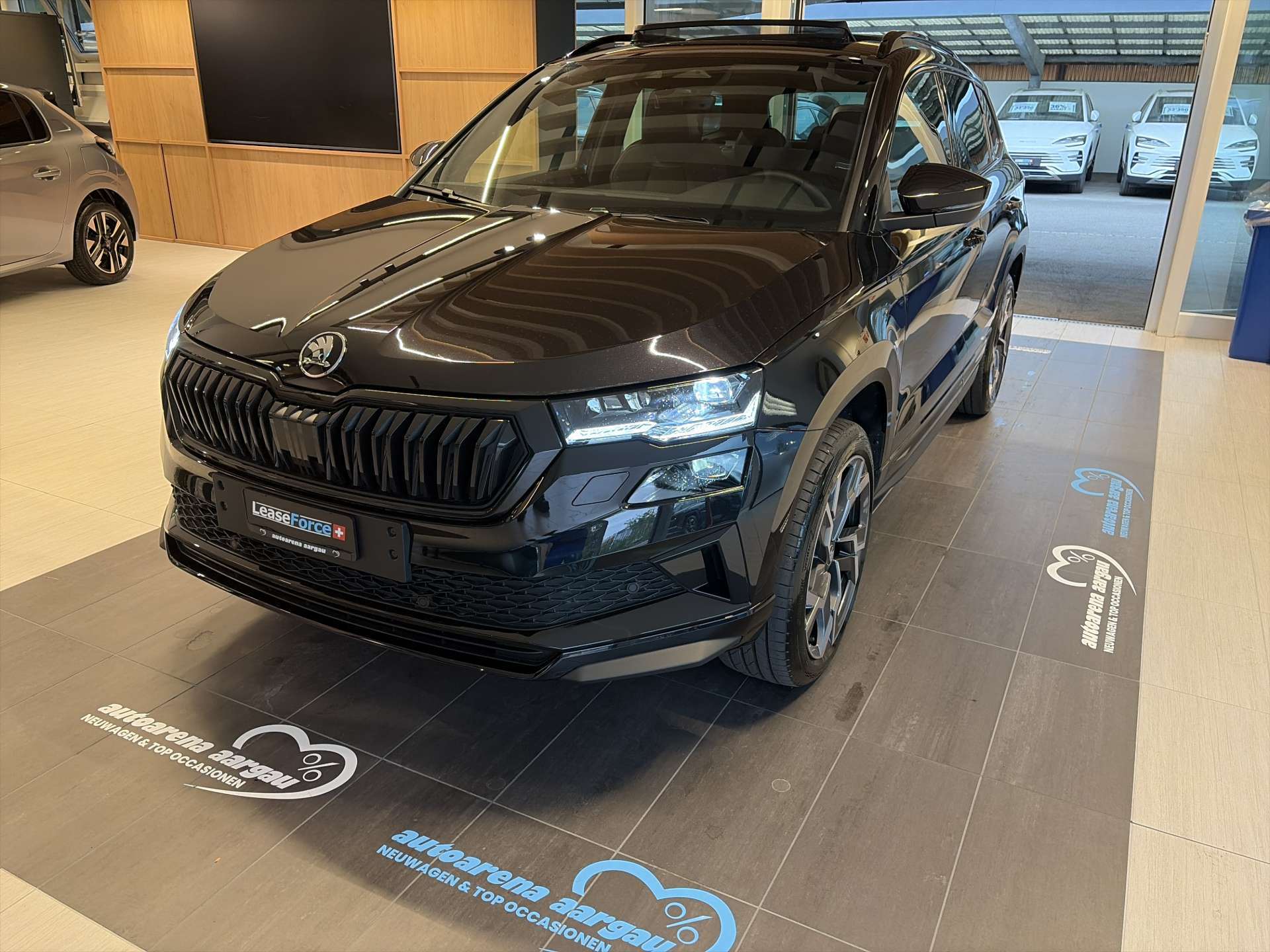 SKODA Karoq 2.0 TSi SportLine 4x4 DSG-Automat-image-0