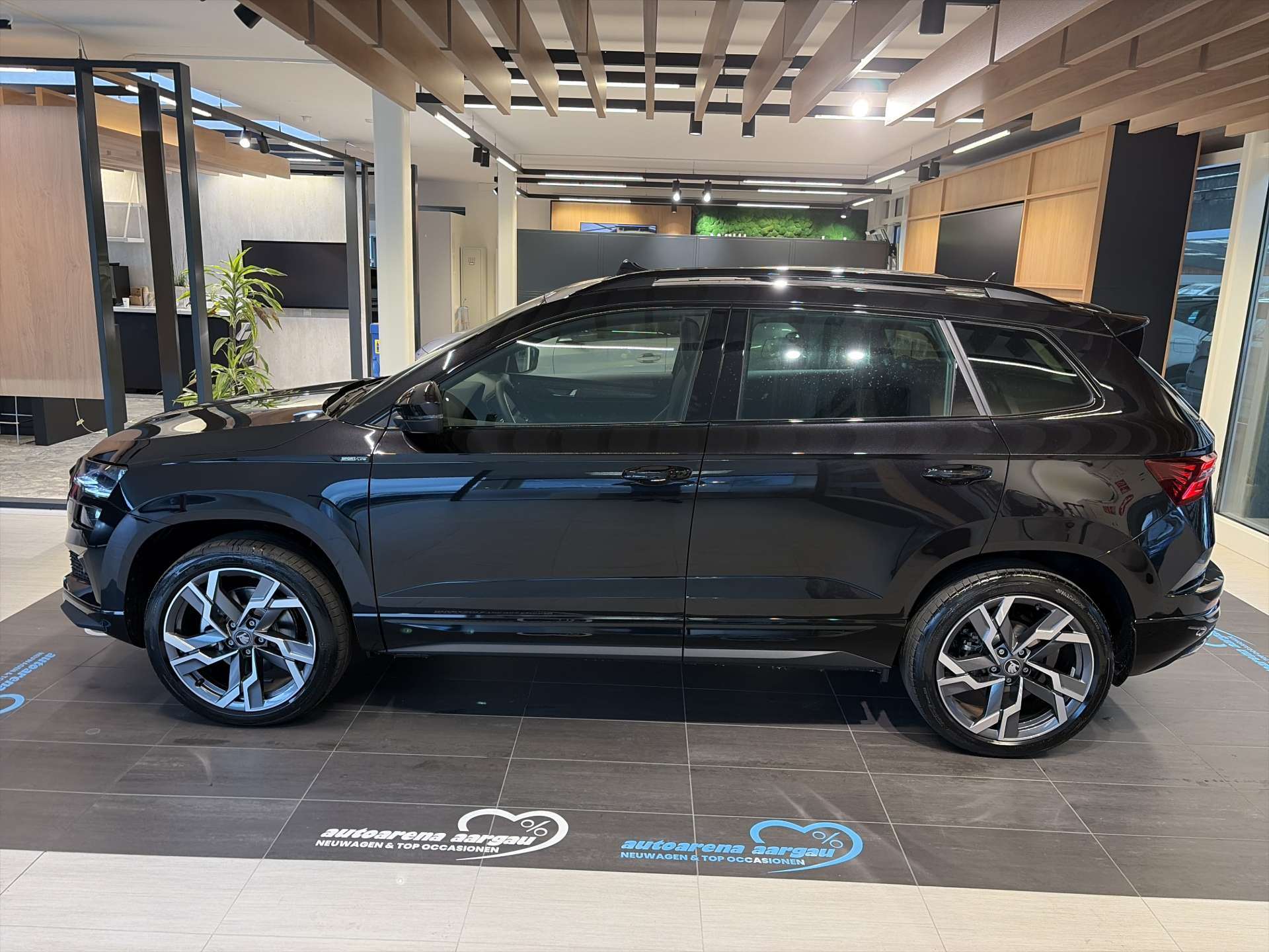 SKODA Karoq 2.0 TSi SportLine 4x4 DSG-Automat-image-11