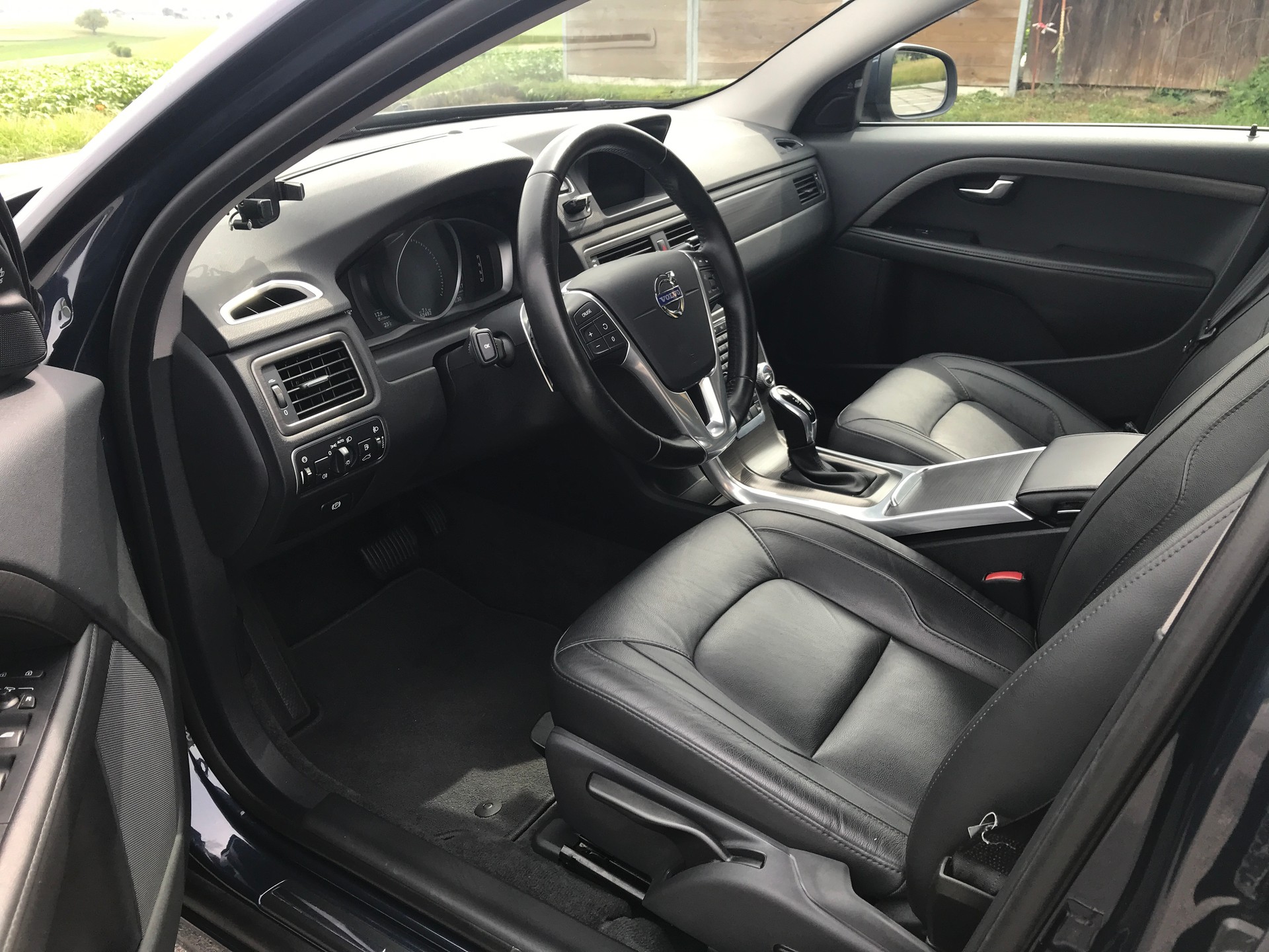 VOLVO 2.0 D4 Momentum-image-2