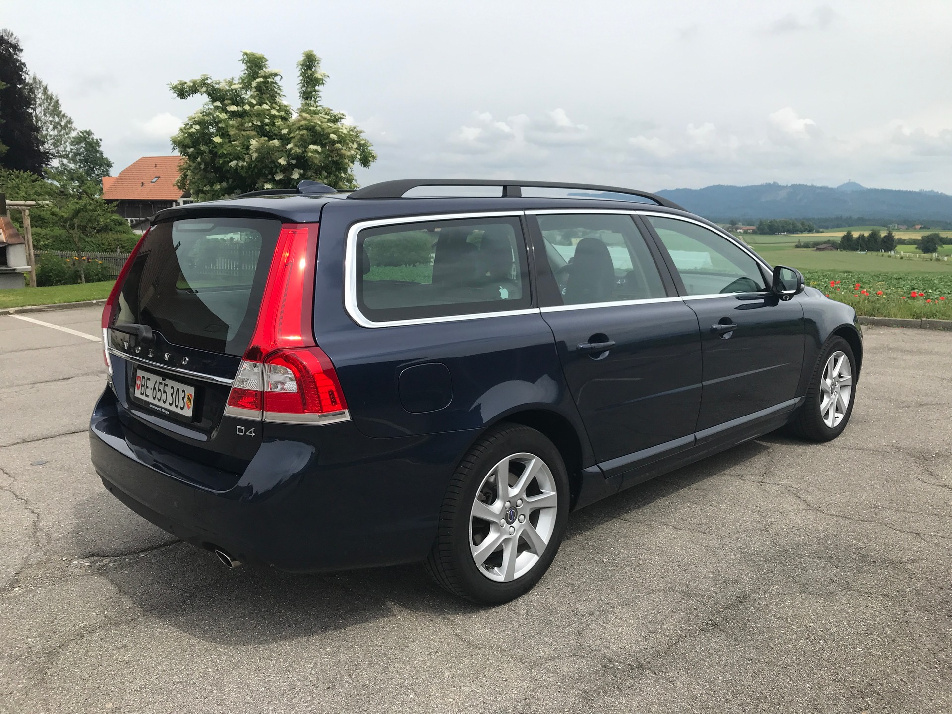VOLVO 2.0 D4 Momentum-image-1