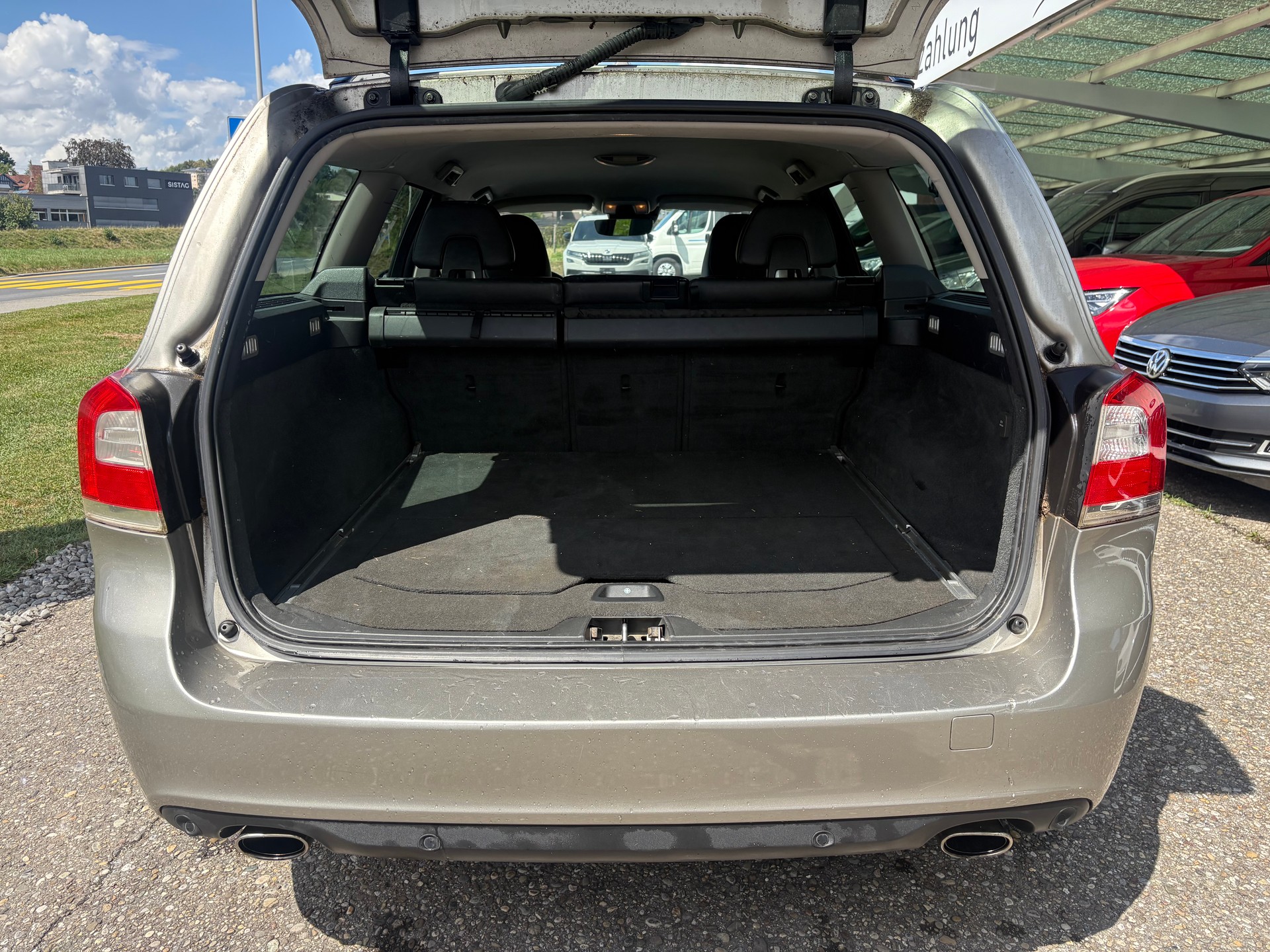 VOLVO V70 D4 Momentum Geartronic-image-9