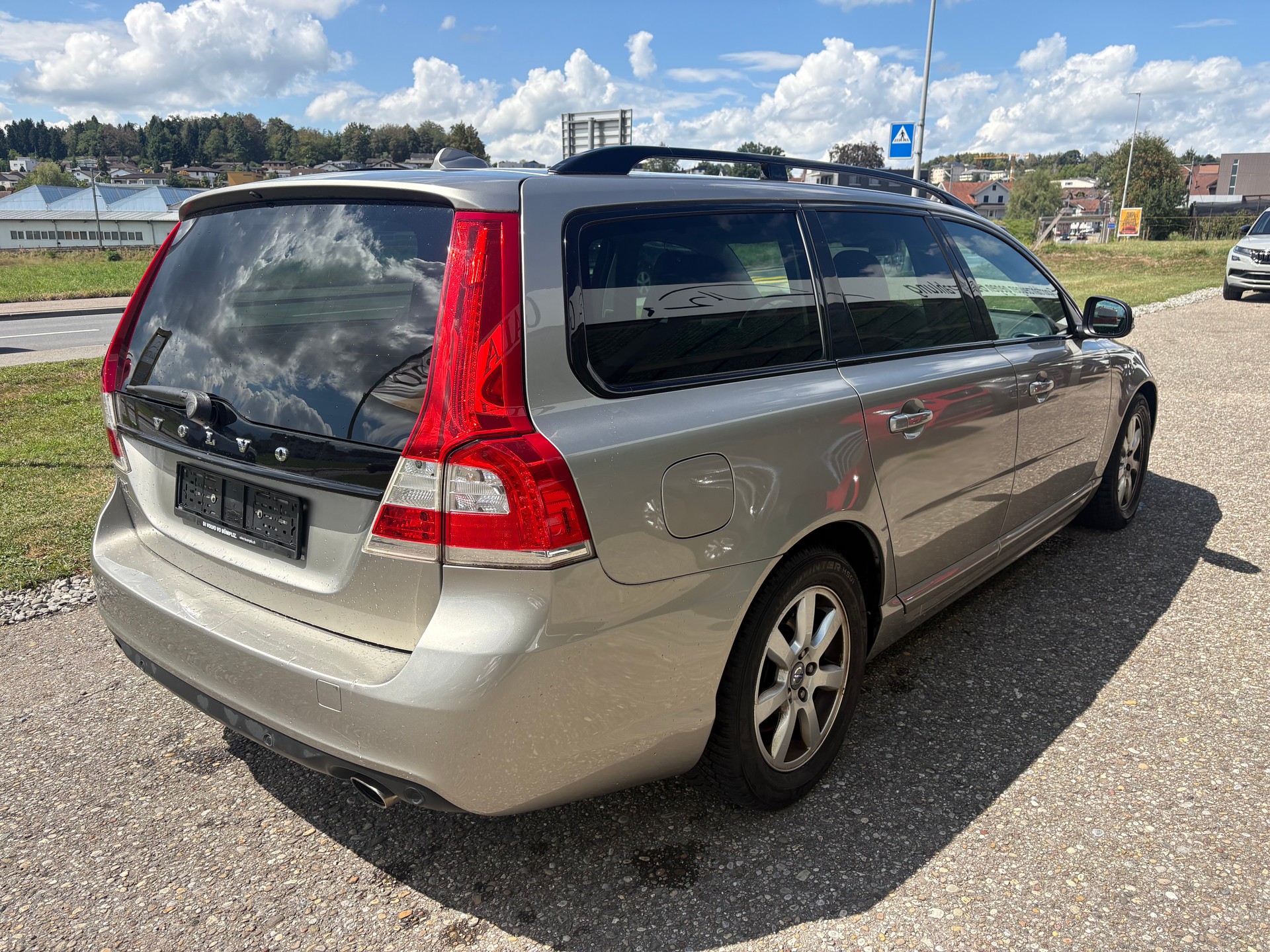 VOLVO V70 D4 Momentum Geartronic-image-3