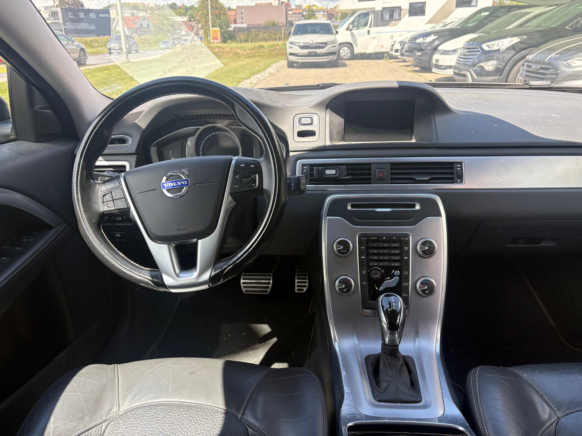 VOLVO V70 D4 Momentum Geartronic-image-12