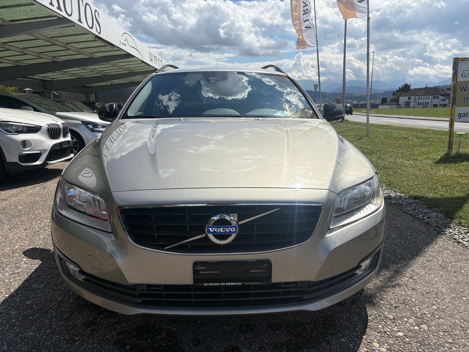 VOLVO V70 D4 Momentum Geartronic-image-1