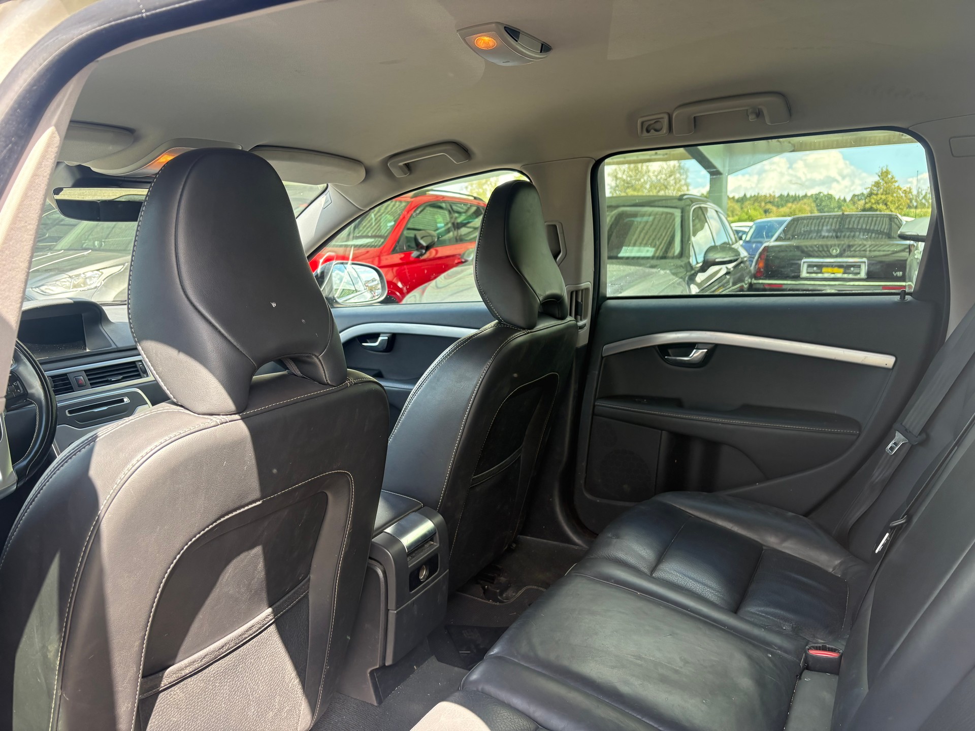 VOLVO V70 D4 Momentum Geartronic-image-8