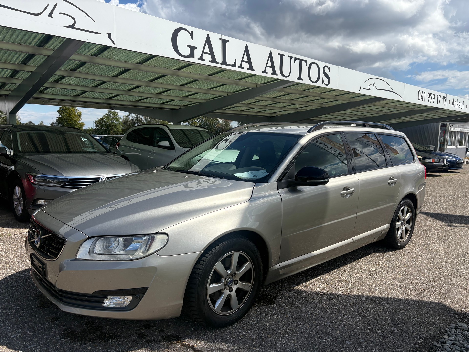 VOLVO V70 D4 Momentum Geartronic-image-0
