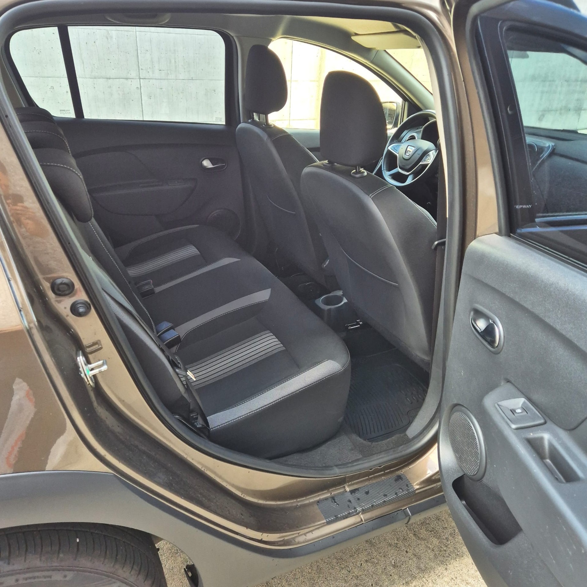 DACIA Sandero 1.5 dCi Stepway Unlimited 2 Automatic-image-10