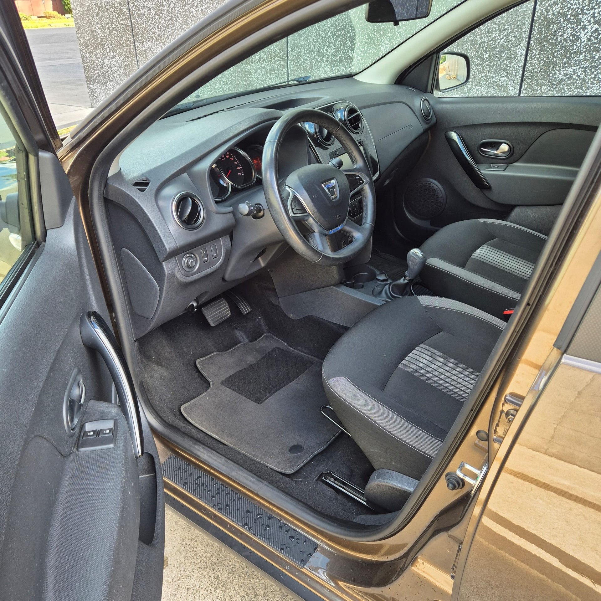 DACIA Sandero 1.5 dCi Stepway Unlimited 2 Automatic-image-7