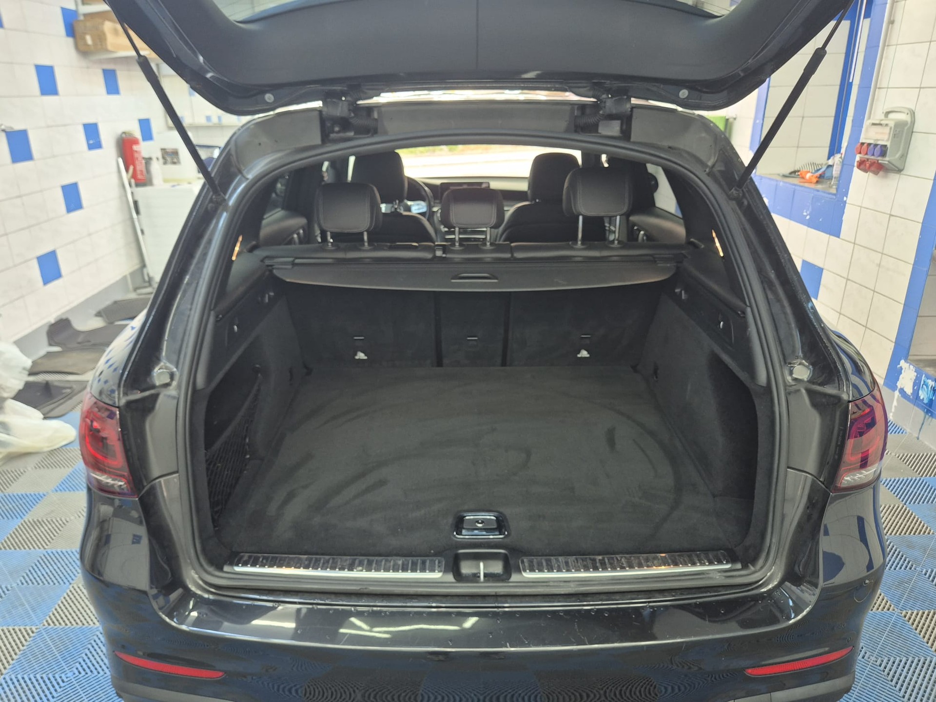 MERCEDES-BENZ GLC 220 d AMG Line 4Matic 9G-Tronic-image-8