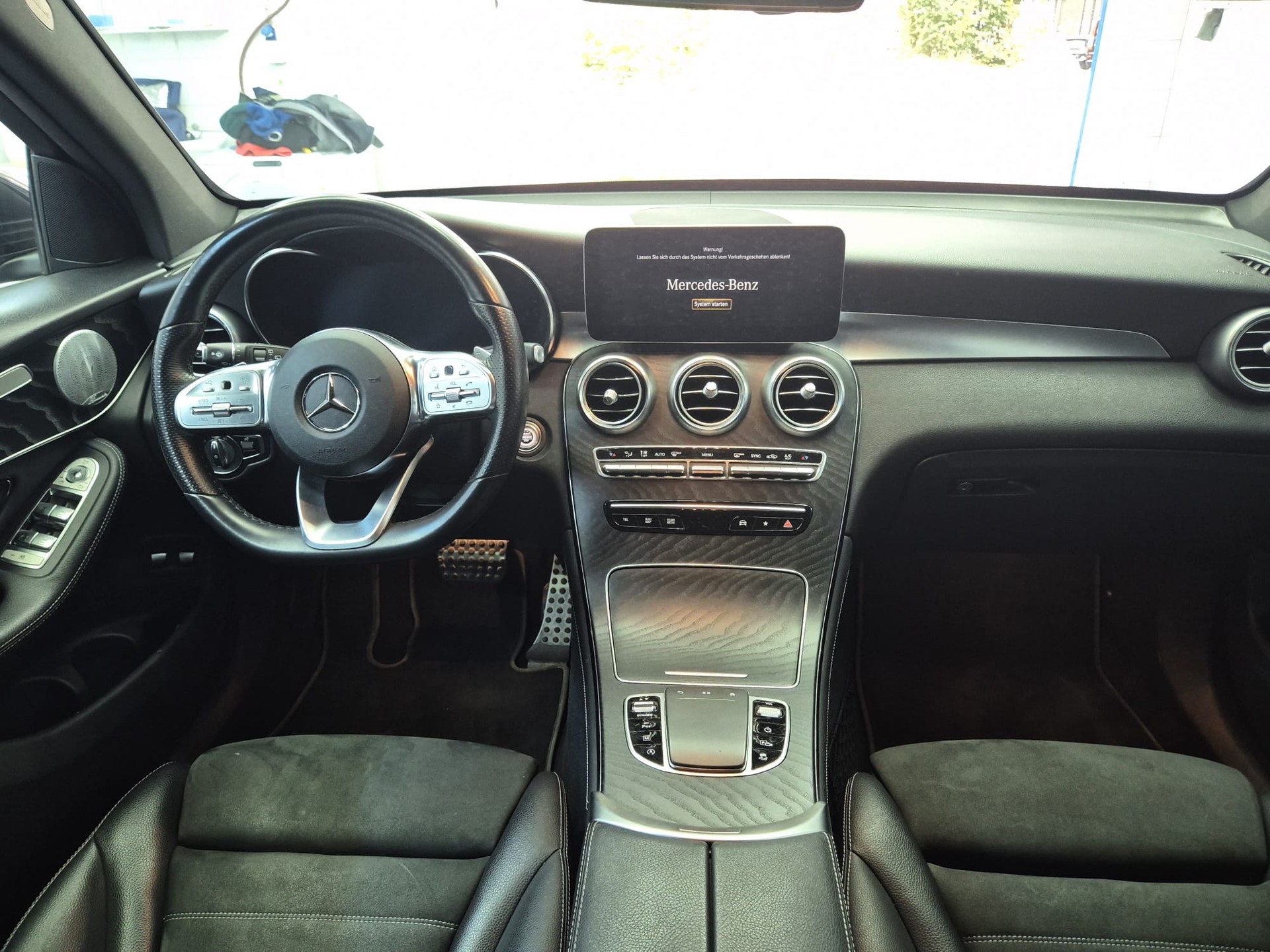 MERCEDES-BENZ GLC 220 d AMG Line 4Matic 9G-Tronic-image-10